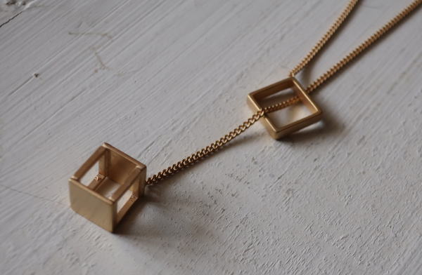 �l�b�N���X �A�N�Z�T���[ �^�J