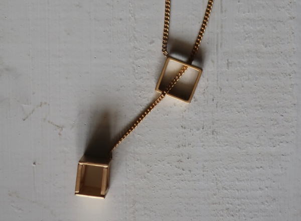 �l�b�N���X �A�N�Z�T���[ �^�J