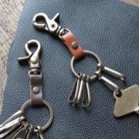 大人のアクセサリー レザーキーリング