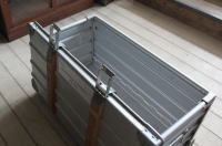 �h�C�c �R���e�i�{�b�N�X �f�B�X�v���C