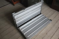 �h�C�c �R���e�i�{�b�N�X �f�B�X�v���C