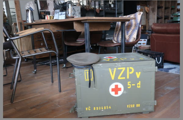 チェコ メディカルボックス テーブル