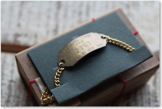 �i�`������ �v���[�g �u���X���b�g