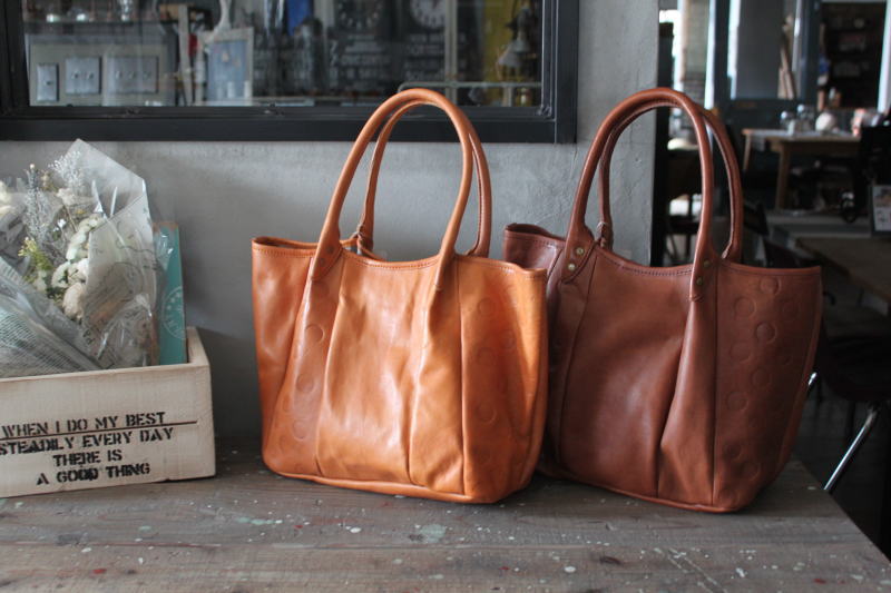 パッチワークデザインのレザートートバッグ,ダークブラウン本革