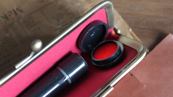 プレゼントにもお勧めな ポップなカラーが魅力のレザー印鑑ケース