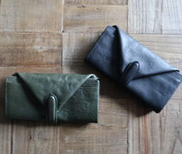 収納力が魅力のギャルソンタイプのレザー本革長財布の販売