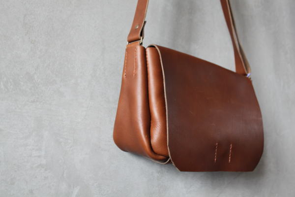 �{�v ���U�[ �V�����_�[�o�b�O