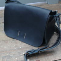 大人のレザー ショルダーバッグ