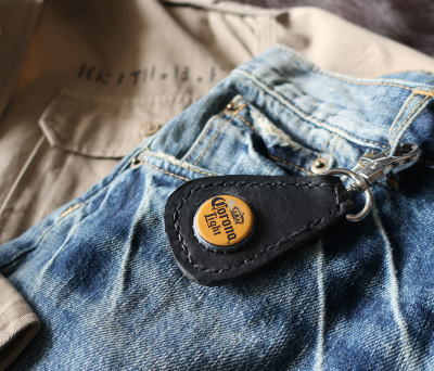 ���U�[ �L�[�z���_�[ �A���e�B�[�N