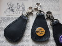 ���U�[ �L�[�z���_�[ �A���e�B�[�N