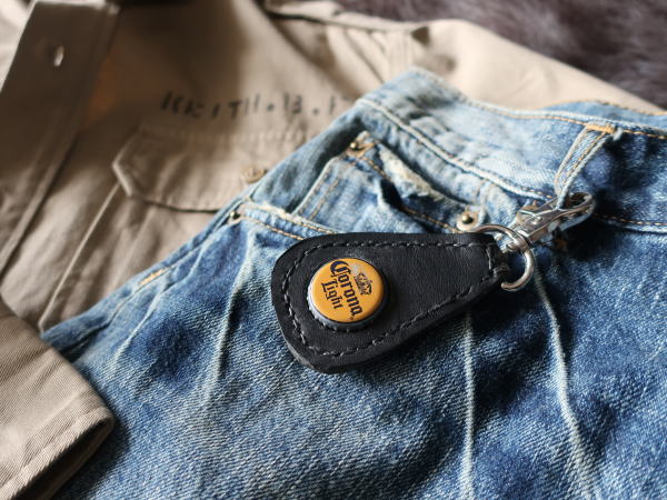 ���U�[ �L�[�z���_�[ �A���e�B�[�N