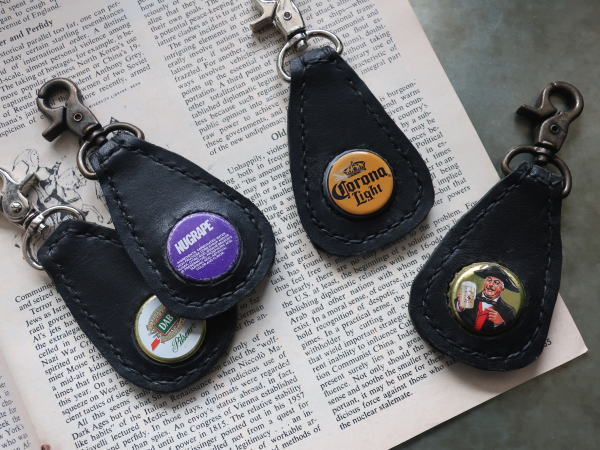 ���U�[ �L�[�z���_�[ �A���e�B�[�N